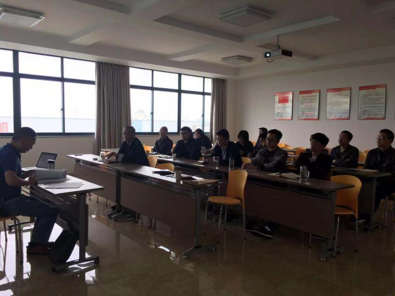 “以法律為準繩，以事實為依據”